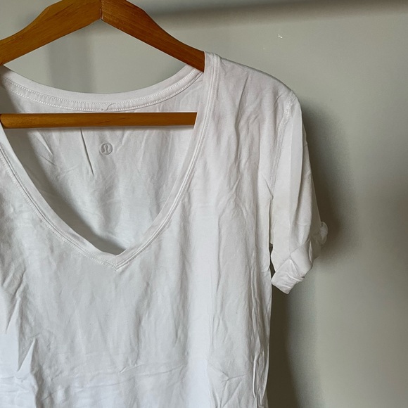 Lululemon vneck with rolled sleeve - Picture 1 of 3